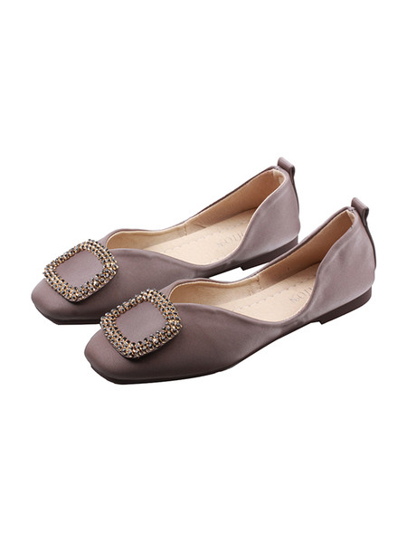 Női alkalmi cipő lapos talppal és díszítéssel