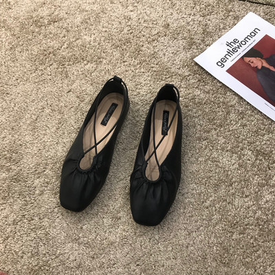 Lapos talpú, keresztes fűzős női alkalmi cipő