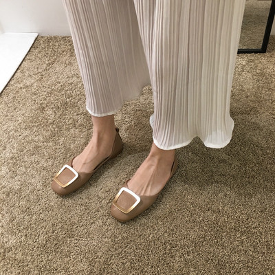 Öko bőrből készült női cipő új modellje, kétféle díszítéssel