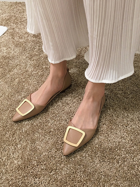 Öko bőrből készült női cipő új modellje, kétféle díszítéssel