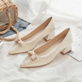 Női bőr cipő alacsony sarkú - hegyes modell