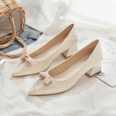 Női bőr cipő alacsony sarkú - hegyes modell