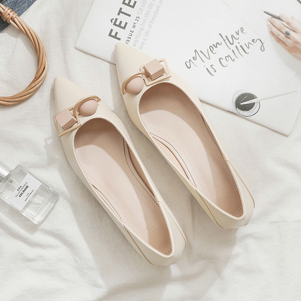 Női bőr cipő alacsony sarkú - hegyes modell