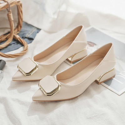 Női hegyes cipő alacsony sarkú