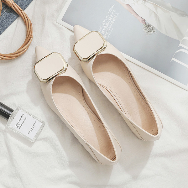 Női hegyes cipő alacsony sarkú