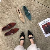 Modern női cipő kövekkel csattal