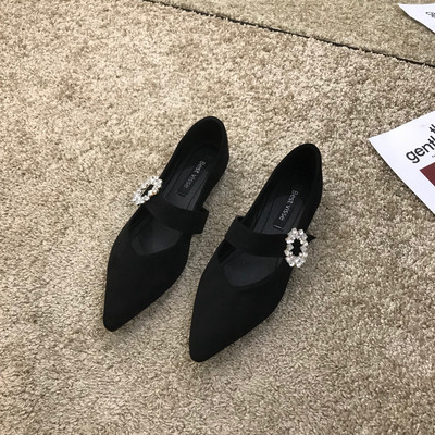 Modern női cipő kövekkel csattal