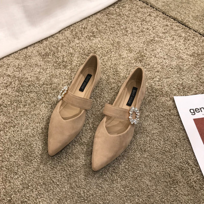 Modern női cipő kövekkel csattal