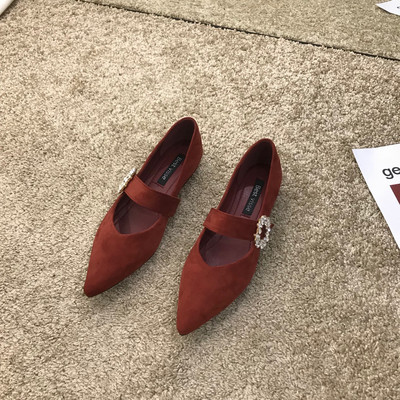 Modern női cipő kövekkel csattal