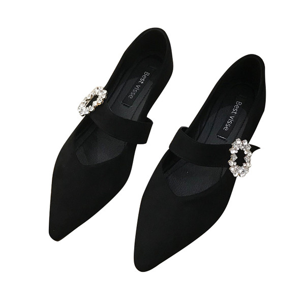 Modern női cipő kövekkel csattal