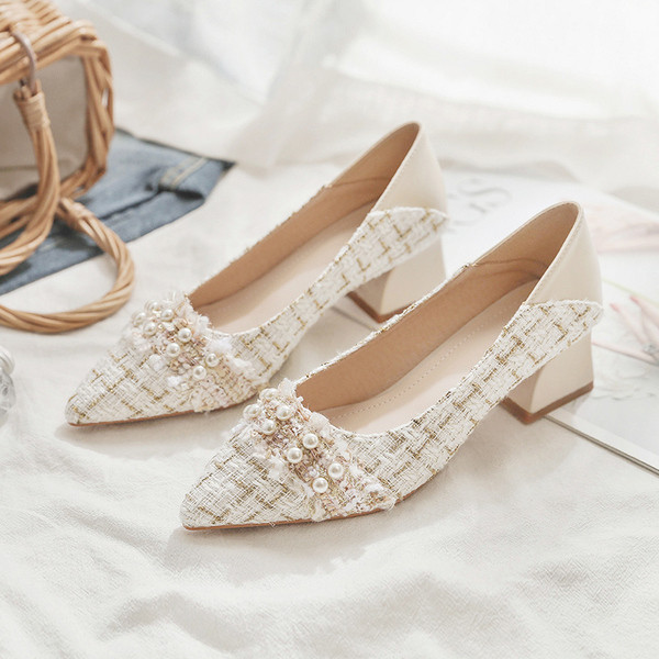 Női alkalmi cipő - hegyes, alacsony sarkú modell