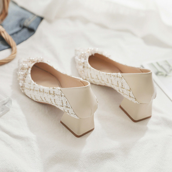 Női alkalmi cipő - hegyes, alacsony sarkú modell