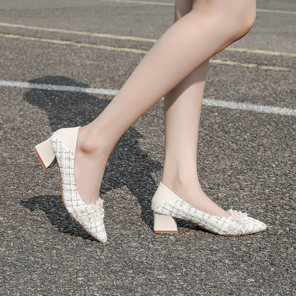 Női alkalmi cipő - hegyes, alacsony sarkú modell