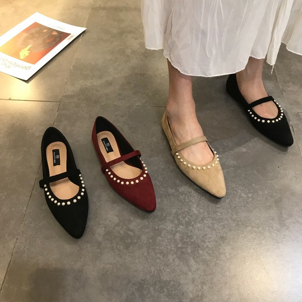 Női alkalmi cipő gyöngyökkel és pánttal