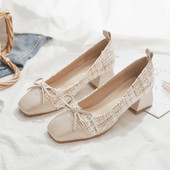 Modern női cipő alacsony sarkú szalaggal