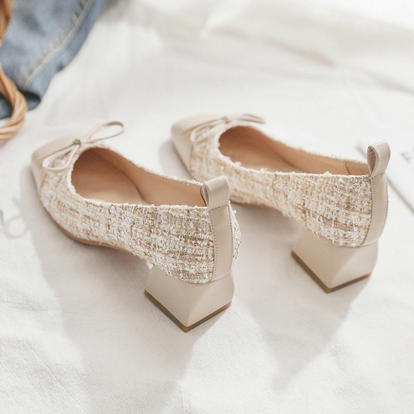 Modern női cipő alacsony sarkú szalaggal