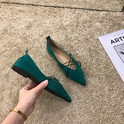 Modern női cipő eco velúr hegyes modellből fűzős