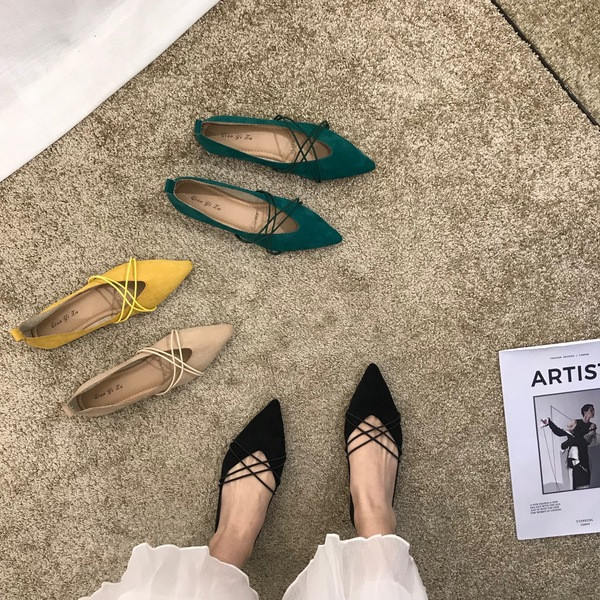 Modern női cipő eco velúr hegyes modellből fűzős