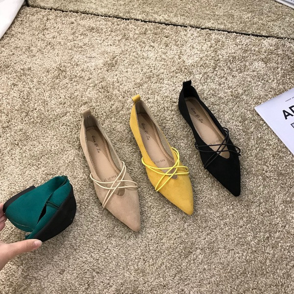 Modern női cipő eco velúr hegyes modellből fűzős