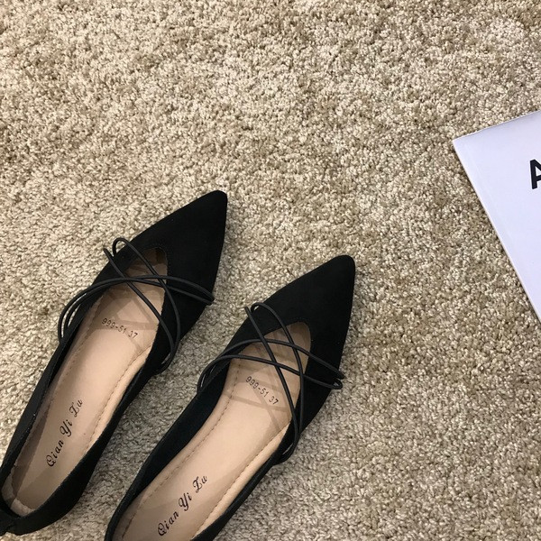 Modern női cipő eco velúr hegyes modellből fűzős