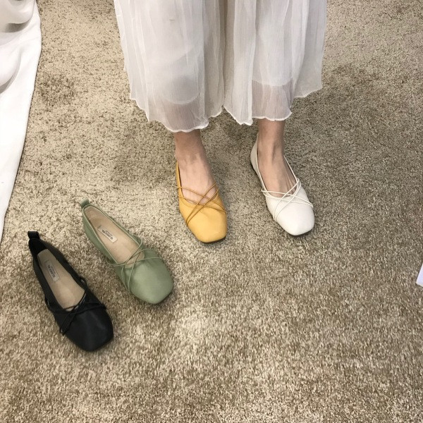 Lapos talpú női alkalmi cipő - balerina típusú