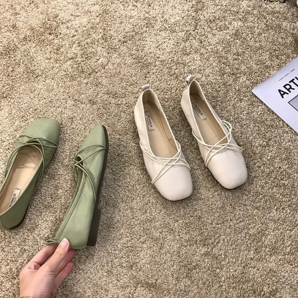 Lapos talpú női alkalmi cipő - balerina típusú