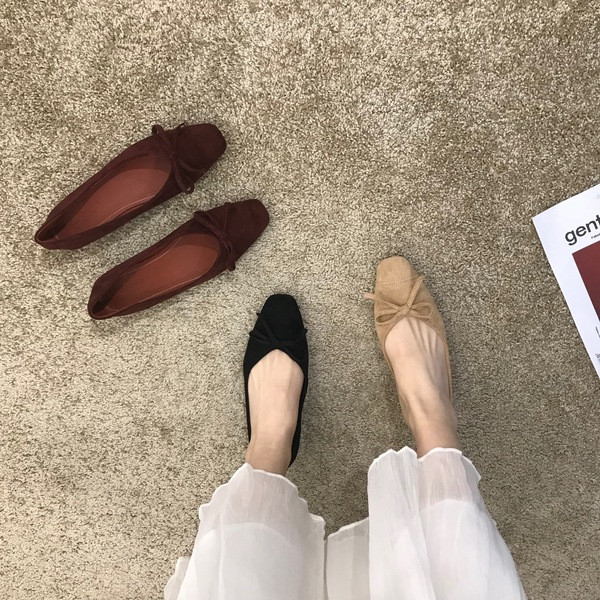 Női alkalmi cipő eco velúrból, szalaggal