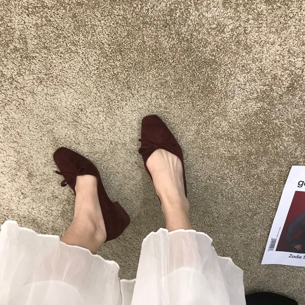 Női alkalmi cipő eco velúrból, szalaggal