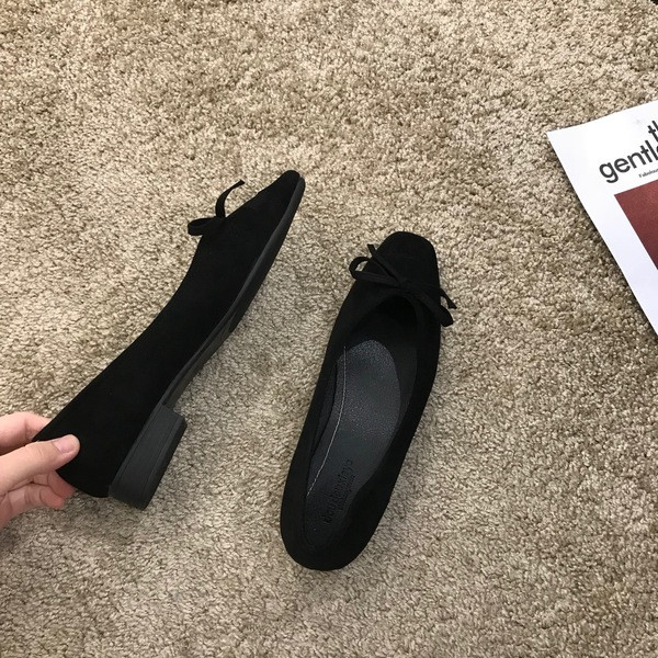 Női alkalmi cipő eco velúrból, szalaggal