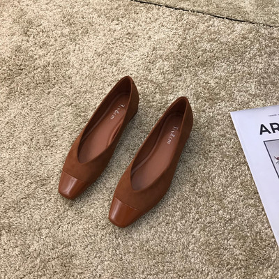 Öko velúrból készült modern női cipő négyszögletes sarokkal