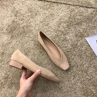 Öko velúrból készült modern női cipő négyszögletes sarokkal