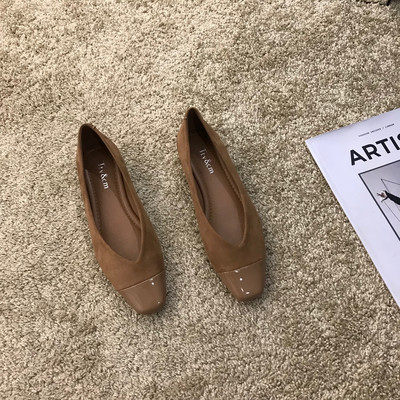 Öko velúrból készült modern női cipő négyszögletes sarokkal