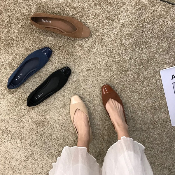 Öko velúrból készült modern női cipő négyszögletes sarokkal