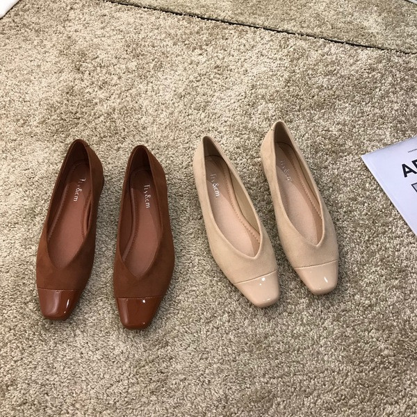 Öko velúrból készült modern női cipő négyszögletes sarokkal