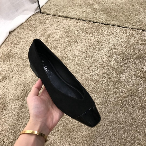 Öko velúrból készült modern női cipő négyszögletes sarokkal