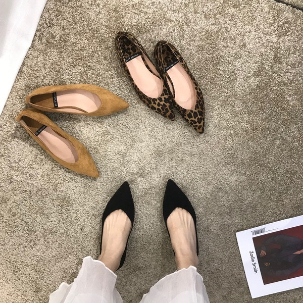 Μοντέρνα γυναικεία παπούτσια κατασκευασμένα από οικολογικό σουέτ - κλασικό μοντέλο ή με άνιμαλ πριντ