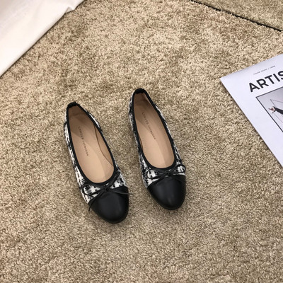 Alkalmi cipő új modellje mintával és szalaggal