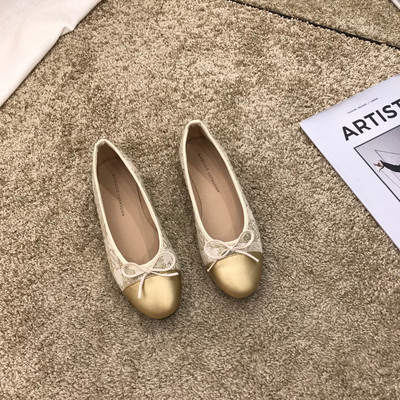 Alkalmi cipő új modellje mintával és szalaggal