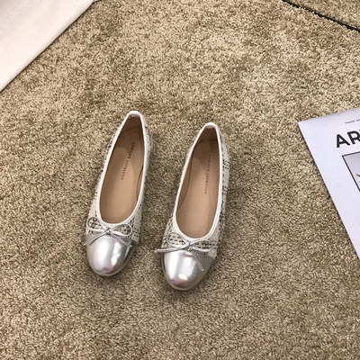 Alkalmi cipő új modellje mintával és szalaggal