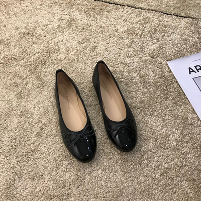 Alkalmi cipő új modellje mintával és szalaggal