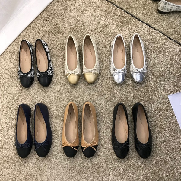 Alkalmi cipő új modellje mintával és szalaggal