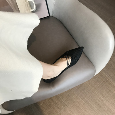 Női alkalmi cipő csattal - hegyes modell