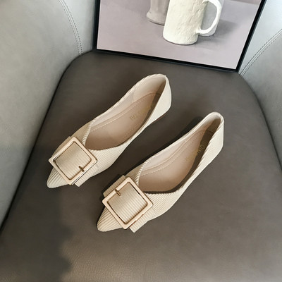 Női alkalmi cipő csattal - hegyes modell