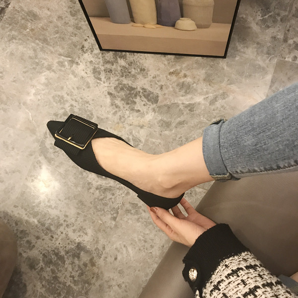 Női alkalmi cipő csattal - hegyes modell