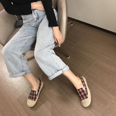 Kockás női cipő lekerekített modell, lapos talppal