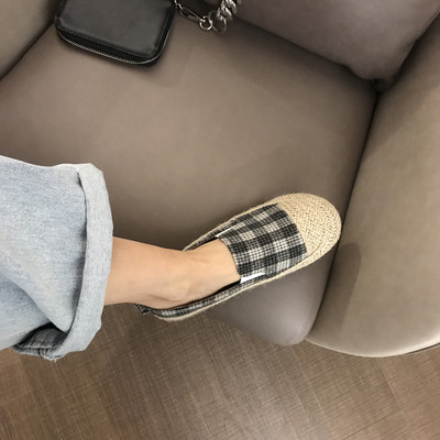 Kockás női cipő lekerekített modell, lapos talppal