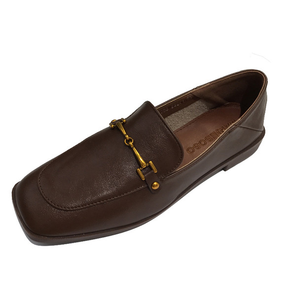 Eko bőrből készült stílusos női cipő fém díszítéssel