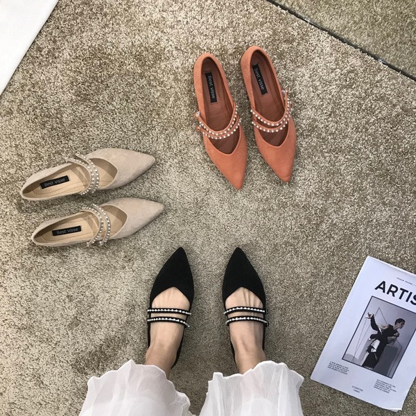 Modern női cipő kövekkel - hegyes modell