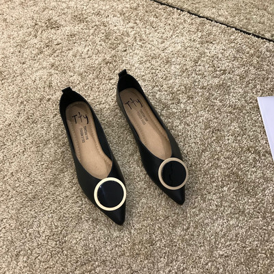 Női bőr cipő fém gyűrűvel