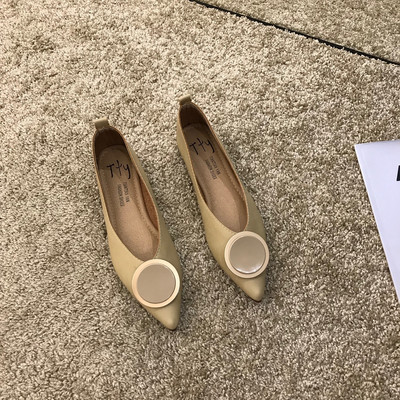 Női bőr cipő fém gyűrűvel